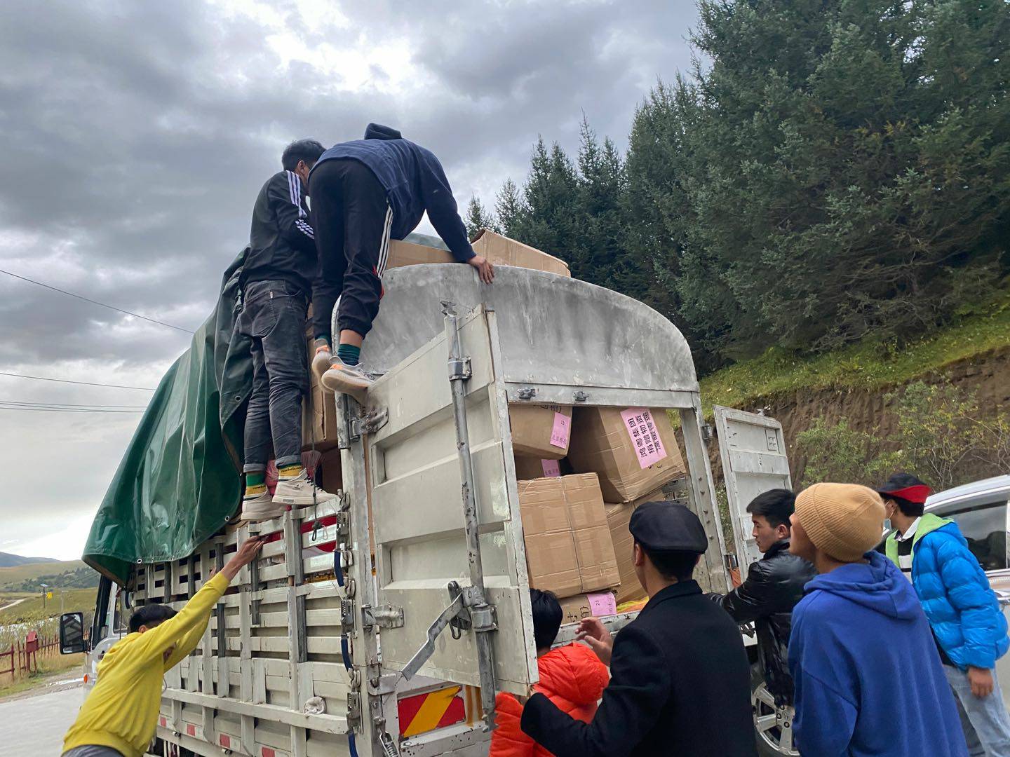 开云手机平台-开云(中国)公益回顾丨家国同欢月同圆 温暖满载甘孜州(图5)