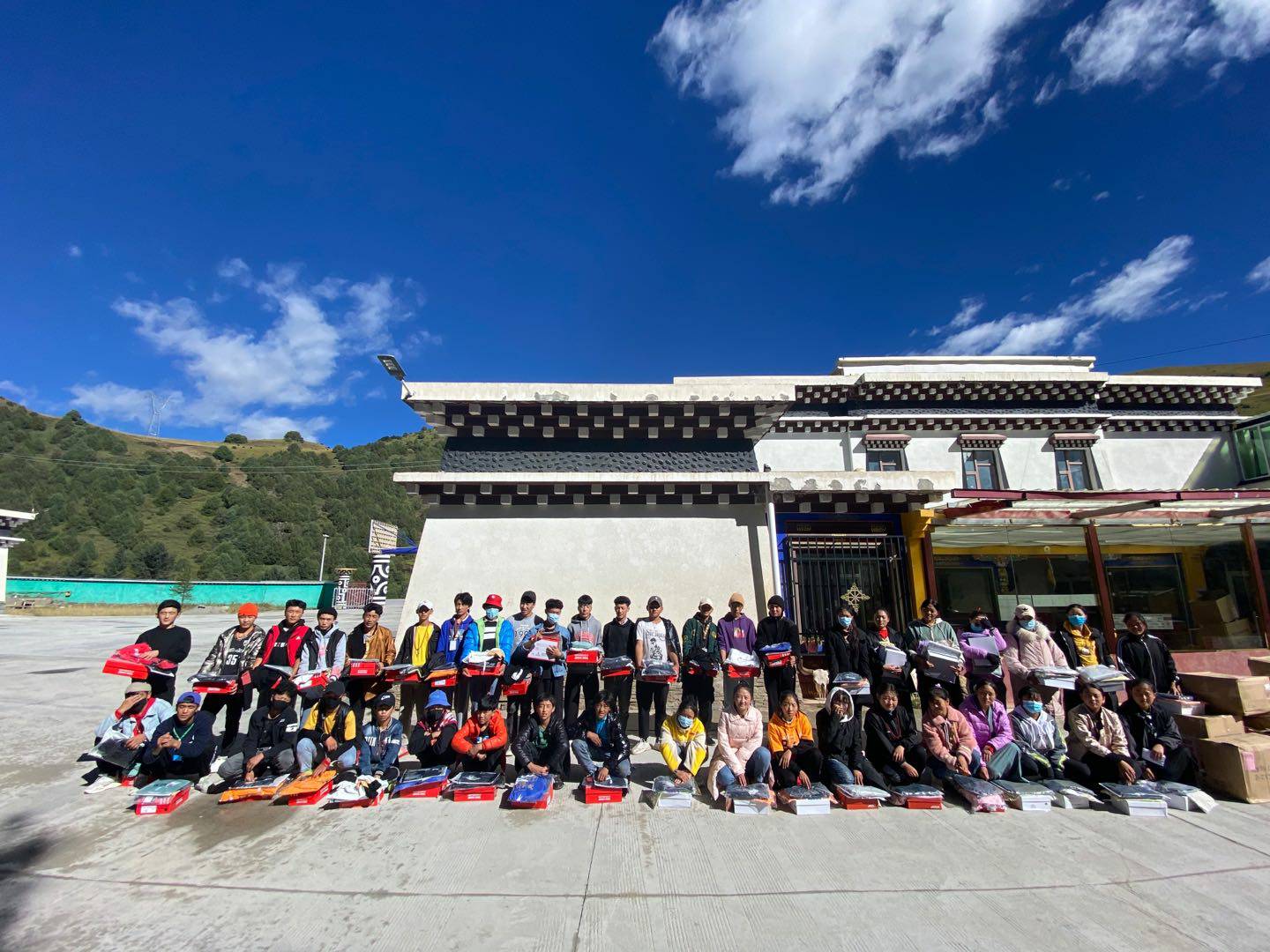 开云手机平台-开云(中国)公益回顾丨家国同欢月同圆 温暖满载甘孜州(图8)